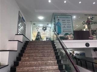 Vip phố trần quốc toản tòa văn phòng vip quận hoàn kiếm 240m2*11 tầng