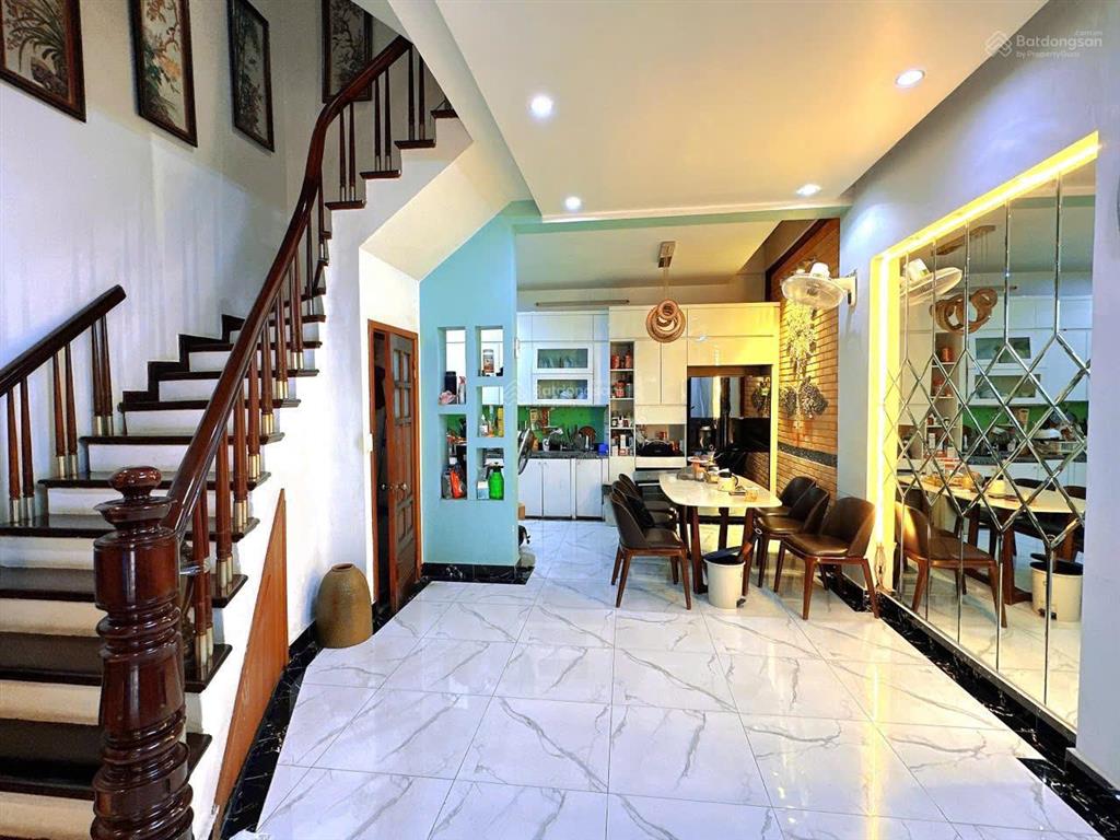 Chính chủ bán nhà phố hoàng cầu, ô chợ dừa, đống đa 48m 5 tầng gara ô tô giá 20,9 tỷ