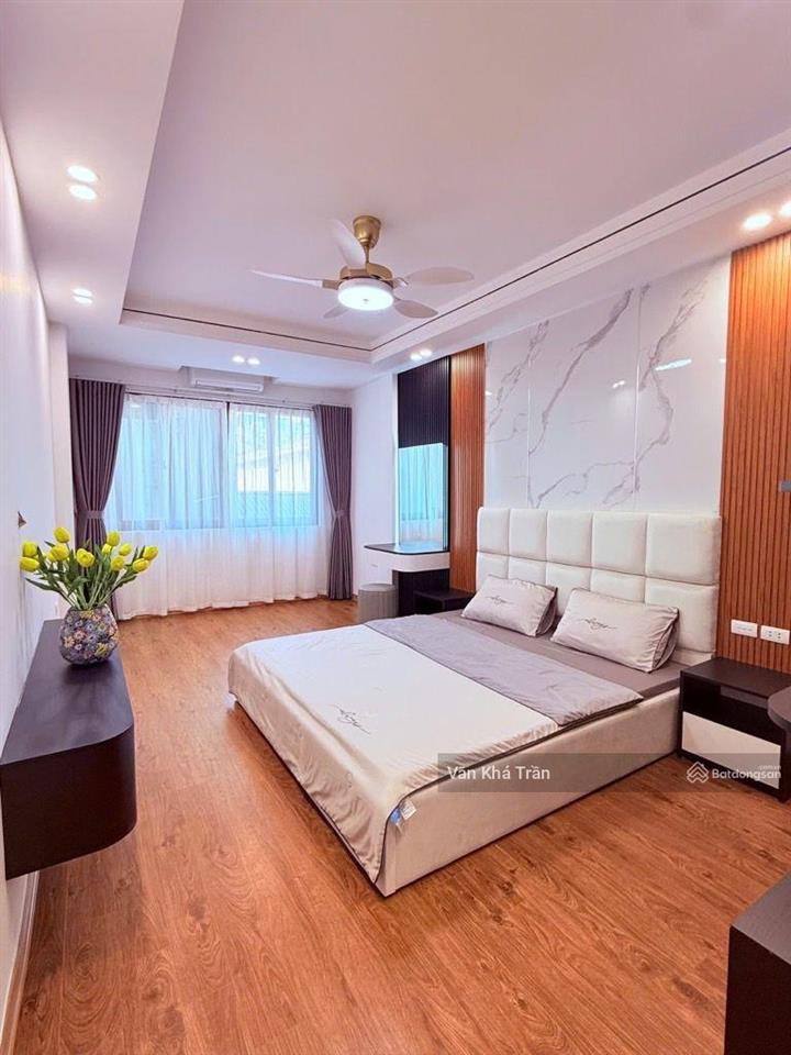 Bán nhà hoàng cầu, đống đa siêu hiếm 7 tầng thang máy 70.5m² giá 25.95 tỷ