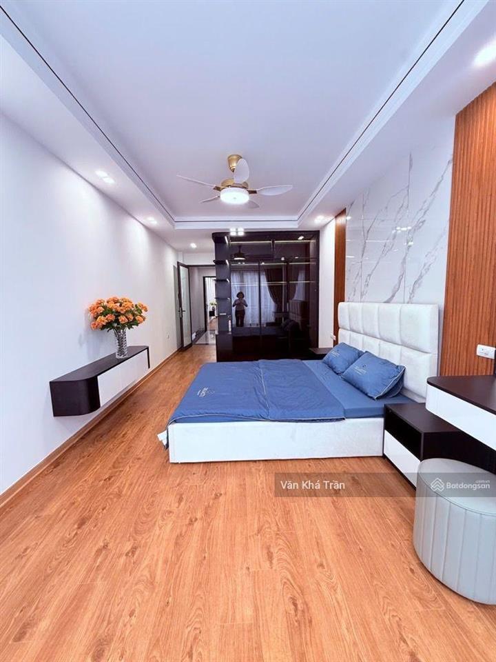 Bán nhà hoàng cầu, đống đa siêu hiếm 7 tầng thang máy 70.5m² giá 25.95 tỷ