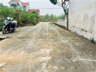 Chính chủ cần bán lô đất view hồ tại phú cát chỉ hơn 20tr/m2, sổ đỏ chính chủ