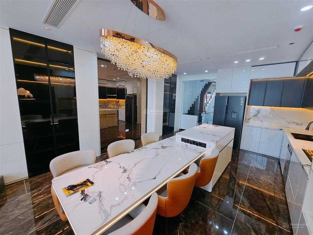 Có 102! huỳnh thúc kháng, phân lô 2 ô tô tránh, vỉa hè rộng, kđ sầm uất, 7 tầng, tm, dt 1 tỉ/năm.