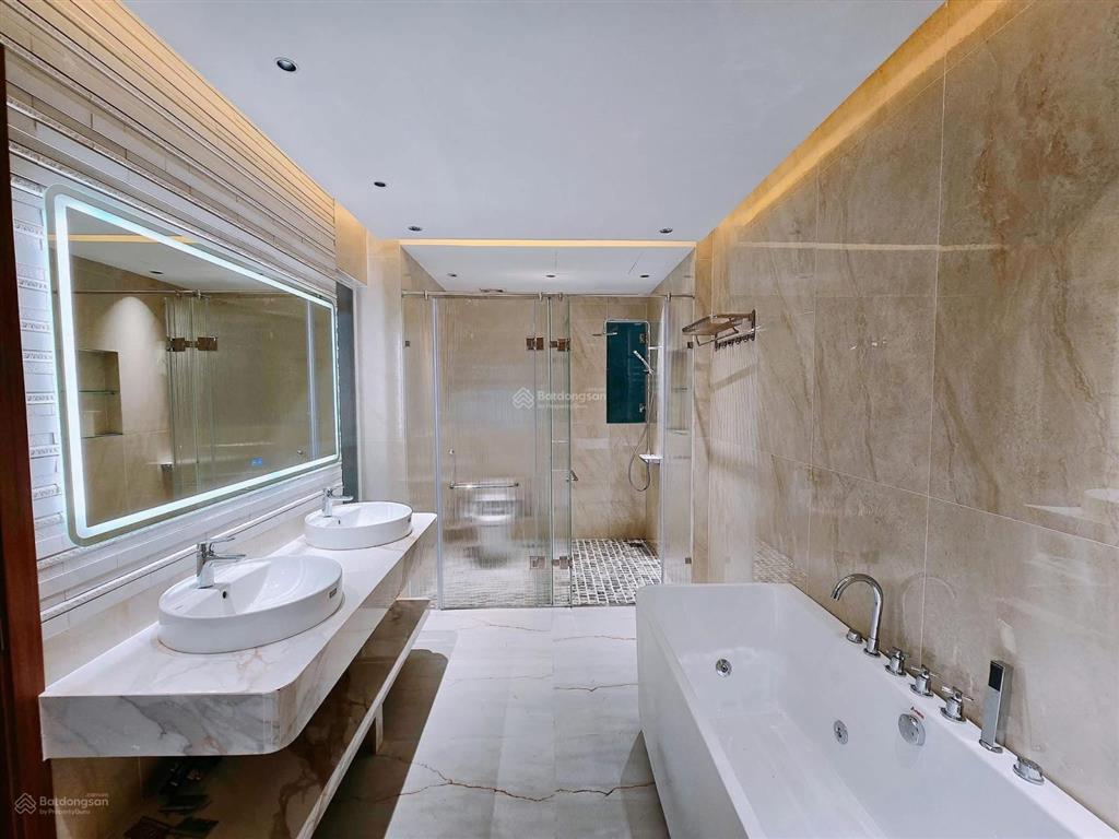 Có 102! huỳnh thúc kháng, phân lô 2 ô tô tránh, vỉa hè rộng, kđ sầm uất, 7 tầng, tm, dt 1 tỉ/năm.