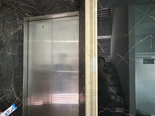 Cho thuê Nhà căn góc, mới, thang máy,vỉa hè, 113m2- 4T, Trần Nhân Tông_46 Tr