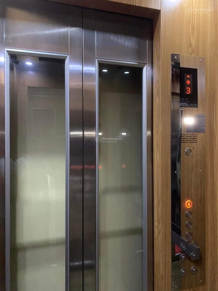 Mình cho thuê nhà hai cửa đi, thang máy, vỉa hè, 108m2 4t, cạnh chùa láng, huỳnh thúc kháng33 tr