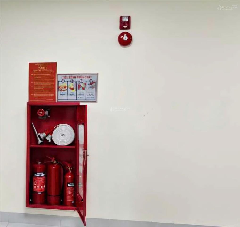 Mình cho thuê nhà hai cửa đi, thang máy, vỉa hè, 108m2 4t, cạnh chùa láng, huỳnh thúc kháng33 tr