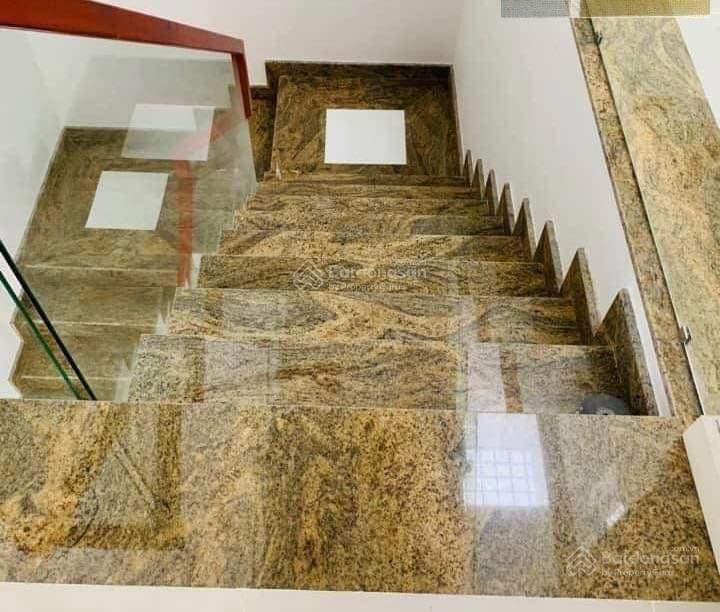 Mình cho thuê nhà hai cửa đi, thang máy, vỉa hè, 108m2 4t, cạnh chùa láng, huỳnh thúc kháng33 tr