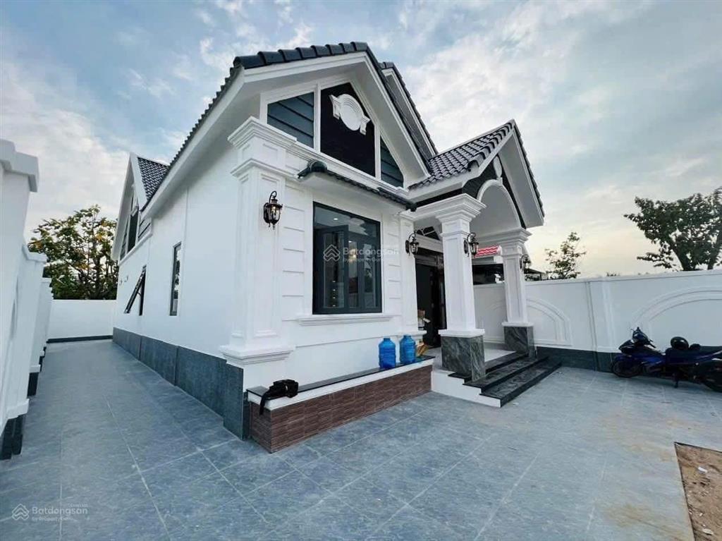 Bán nhà sân vườn cấp 4 siêu rộng thoáng 3pn hương lộ 11, shr 220m2