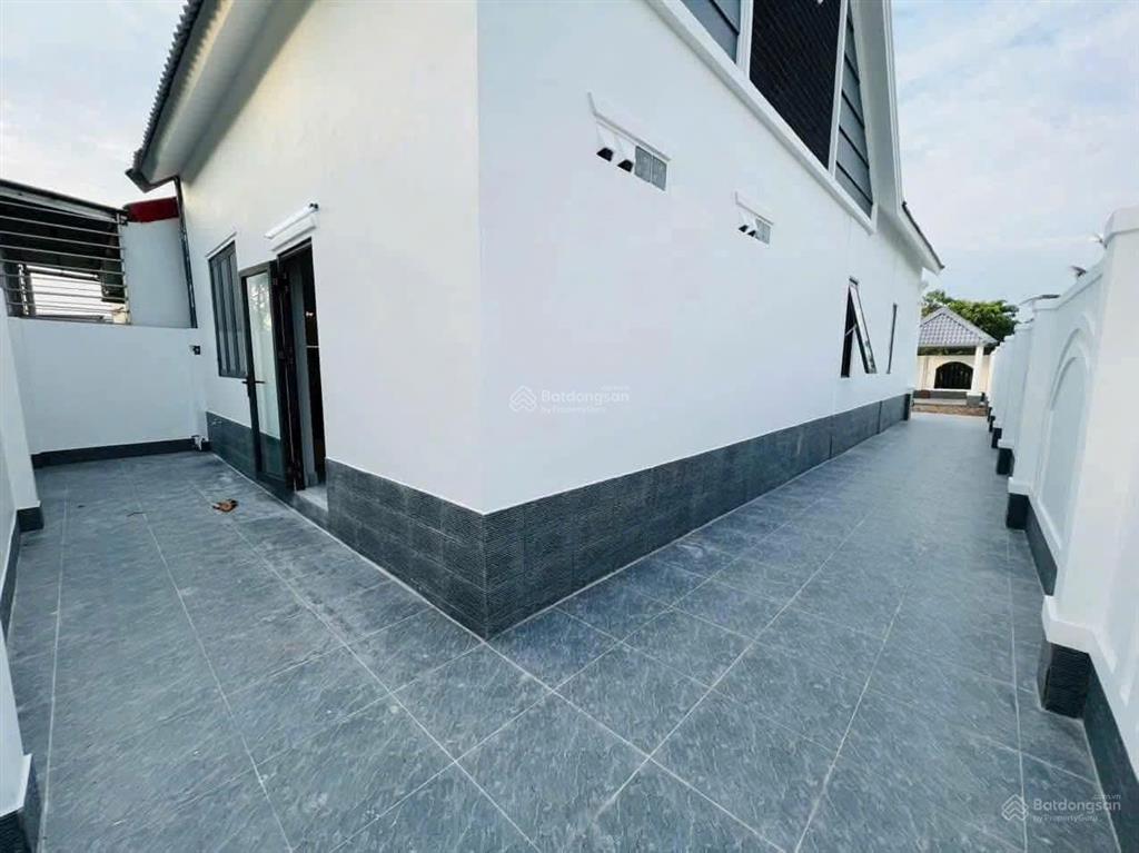 Bán nhà sân vườn cấp 4 siêu rộng thoáng 3pn hương lộ 11, shr 220m2