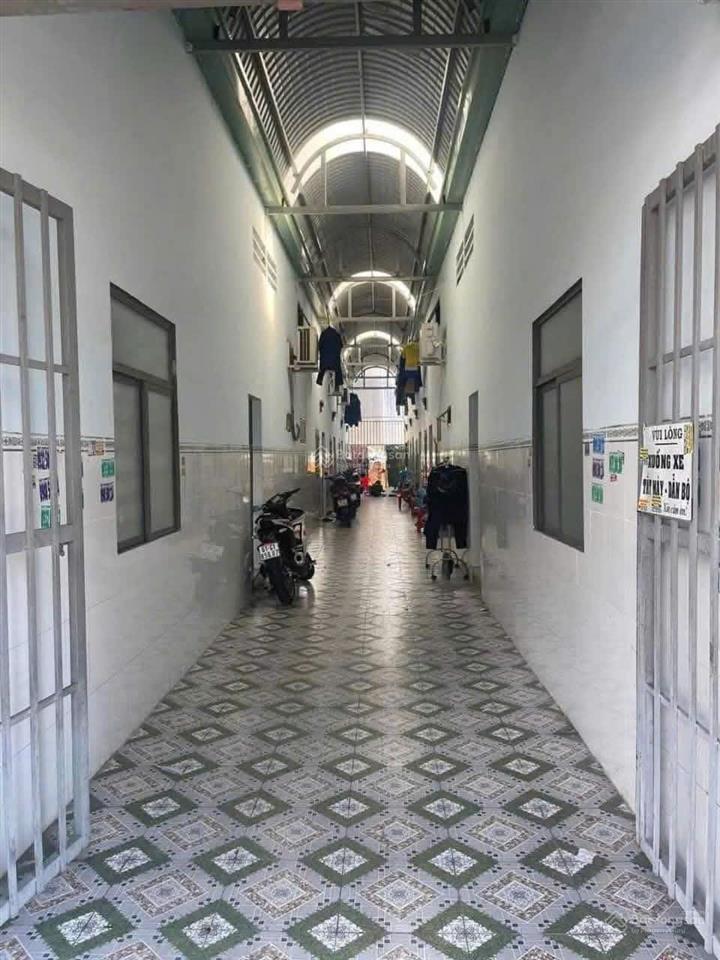 Bán gấp dãy trọ 10x35m, có 20 phòng + 2 kiot thu nhập 42tr ngay kcn tân tạo, gần aeon