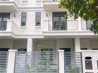 Nhà phố 1 trệt 3 lầu, đang ra sổ  giá rẻ không tưởng