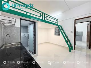 Phòng duplex gác cao có cửa sổ siêu thoáng mát