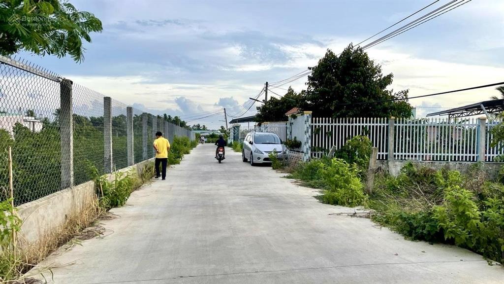 Nhà vườn dừa cây ăn trái với gara nhà kho và 2 mặt tiền