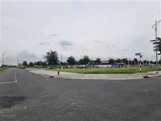 Đất vị trí đẹp ngay trung tâm thị trấn đức hòa, chỉ cách chợ 300m, xây dựng được liền  chỉ 950tr