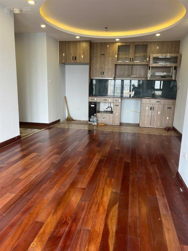 Cho bán căn hộ tại 26 liễu giai căn hộ 2 ngủ, 93m2, giá 10,2 tỷ, căn góc, view hồ tây,