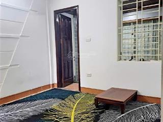 Cần bán căn hộ ccmn ở mai dịch, diện tích 40m2, sạch sẽ thoáng mát, thuận tiện giao thông