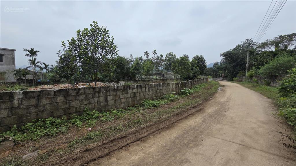 Lô góc 2 mặt tiền nằm trên trục đường chính ra đường mòn hồ chí minh