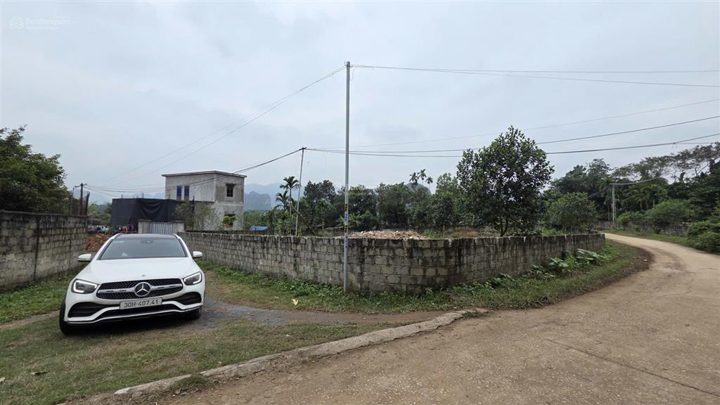 Lô góc 2 mặt tiền nằm trên trục đường chính ra đường mòn hồ chí minh