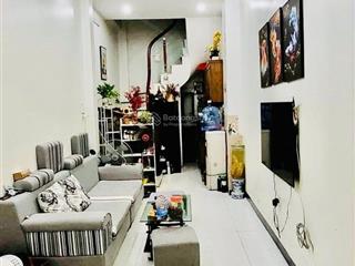 Nằm trên phố thái hà. giao thông thuận tiện