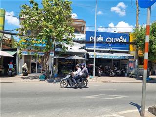 Nhà mặt tiền đường huỳnh tấn phát, diện tích 180m2. xung quanh tiện ích như chợ, trường học,...