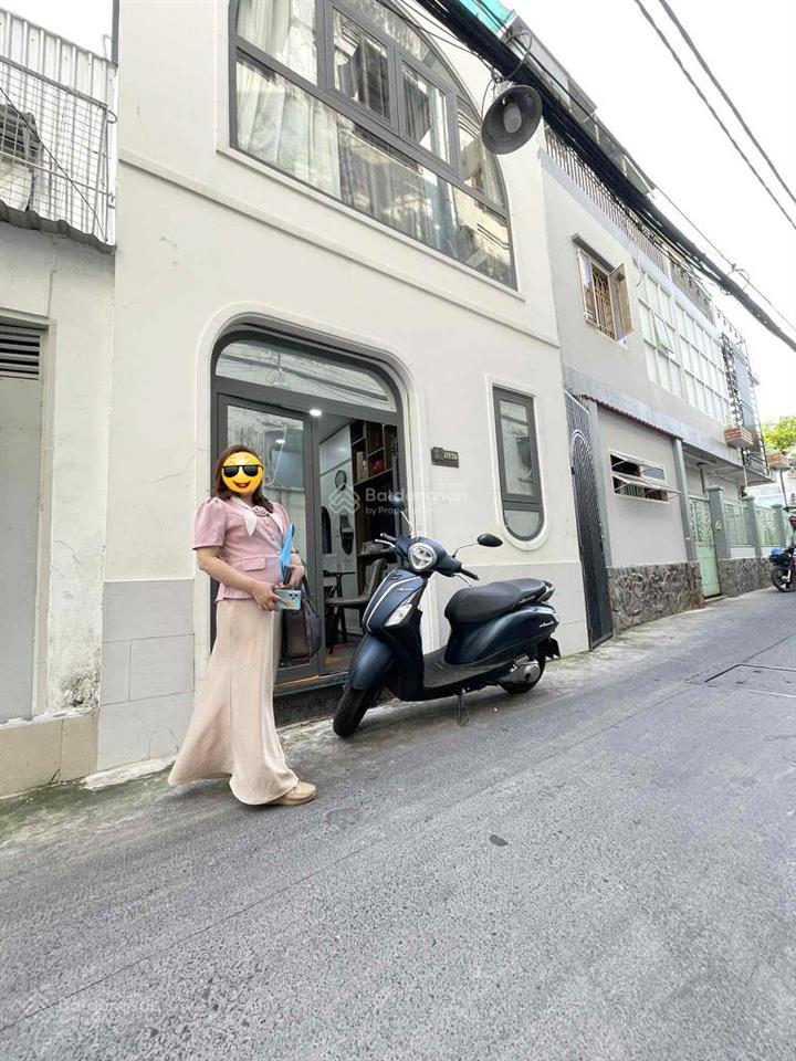 Nhà đẹp 2 tầng full nội thất xe hơi tới cửa gần chợ xóm củi quận 8 sổ riêng công chứng ngay