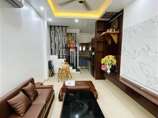 Bán nhà cự khối bát khối nguyễn văn linh 40 m2. dân xây thiết kế đẹp.full nội thất.7 chỗ đỗ cửa