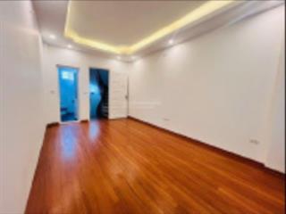 Nhỉnh 7 tỷ có nhà 26m2 mt 2,6m ở phố trung tâm đống đa  0979 733 *** a tuấn nhà chính chủ