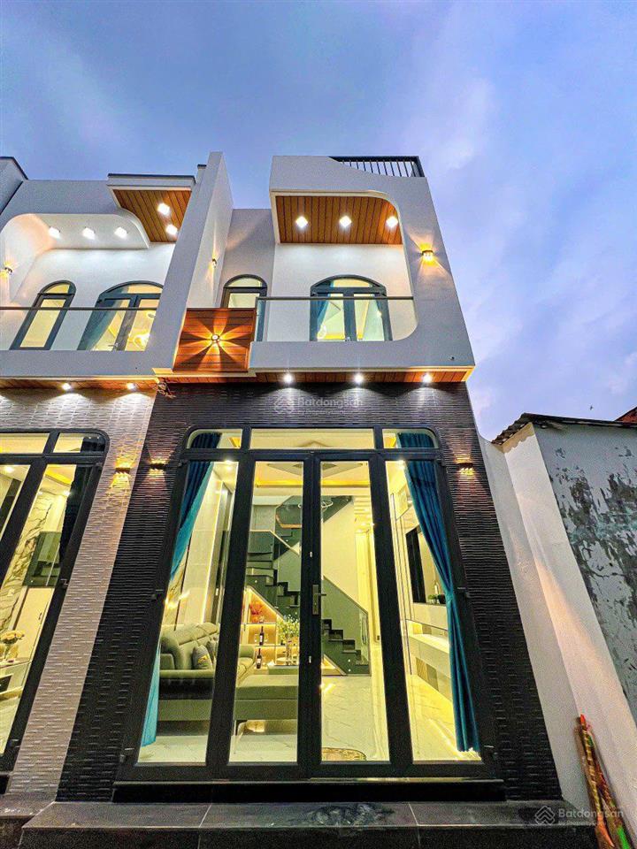 Gđ cần sang tên nhà 1 trệt 1 lầu giá 1 tỷ 850 triệu, dt 120m², trung tâm bình dương