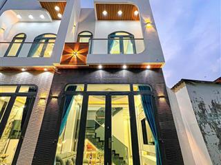 Gđ cần sang tên nhà 1 trệt 1 lầu giá 1 tỷ 850 triệu, dt 120m², trung tâm bình dương