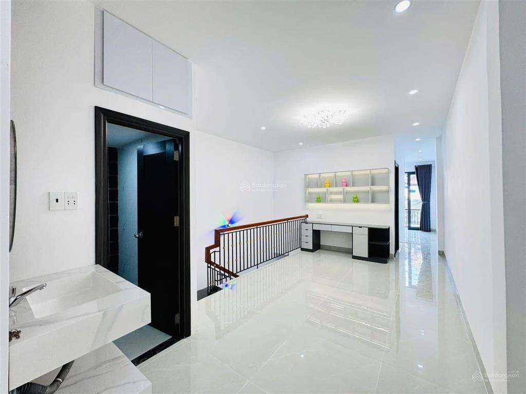 Gđ bán nhà 1 trệt 1 lầu giá 2 tỷ 550 triệu, dt 5x20m, tân an, bình dương