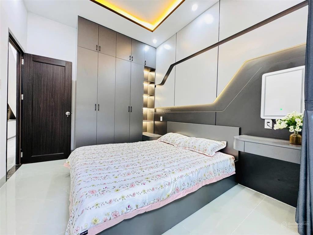 Gđ bán nhà 1 trệt 1 lầu giá 2 tỷ 550 triệu, dt 5x20m, tân an, bình dương