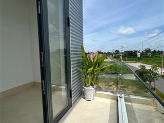 Nhà phố hoàn thiện ngay trung tâm thị trấn cần đước chỉ 2,5 tỷ