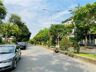 Nhà phố đẹp nhất lakeview city, view hồ đường 25m, giá 22.8 tỷ, 1 trệt 3 lầu, xem nhà ngay hôm nay