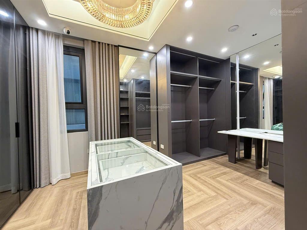 Bán nhanh căn 127m2, 3n2wc 2 ban công cc bohemia giá 11 tỷ.  0772 338 ***