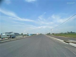 Bán đất đt 823d, 5,1 tỷ, 300m2, bao đẹp q. đức hòa, long an