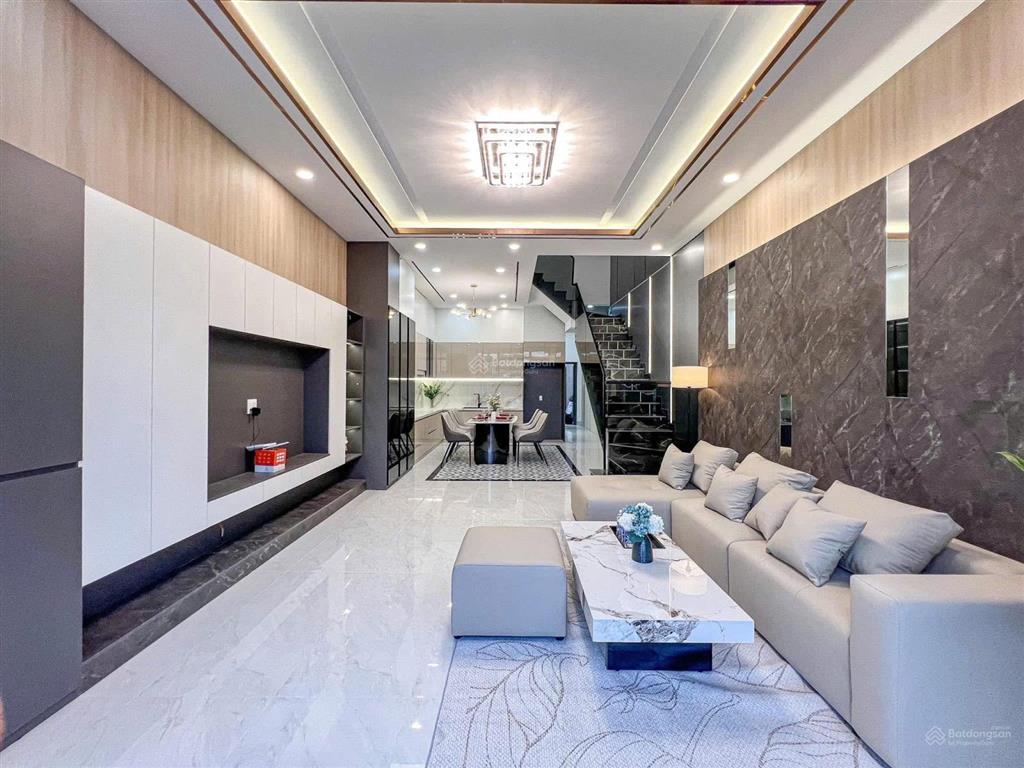 Bán nhà 1 trệt 1 lầu có sân rộng rãi mới xây thủ dầu một, bình dương