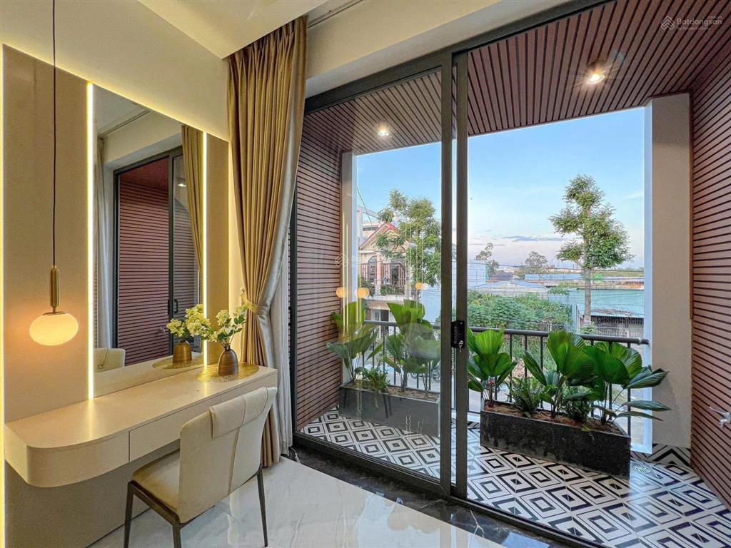 Bán nhà 1 trệt 1 lầu có sân rộng rãi mới xây thủ dầu một, bình dương