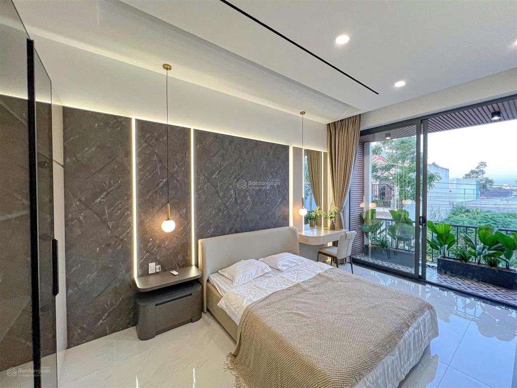 Bán nhà 1 trệt 1 lầu có sân rộng rãi mới xây thủ dầu một, bình dương