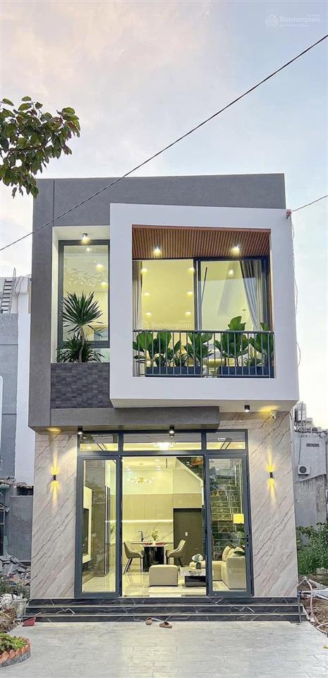 Bán nhà 1 trệt 1 lầu có sân rộng rãi mới xây thủ dầu một, bình dương