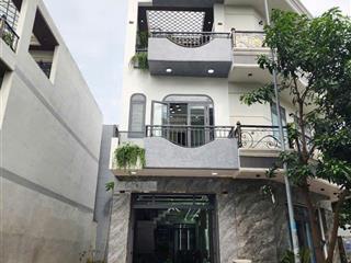 Nhà phố 1 trệt 2 lầu full nội thất gần ngã tư bình chuẩn