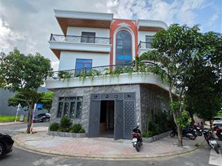Bán nhà 3 mặt tiền 2 lầu cực đẹp full nội thất kinh doanh cực tốt