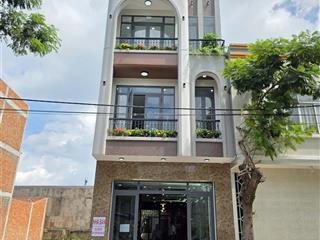 Bán nhà full nội thất cực rộng có phòng ngủ dưới đẹp như nhà vườn tại kdc đại ngàn