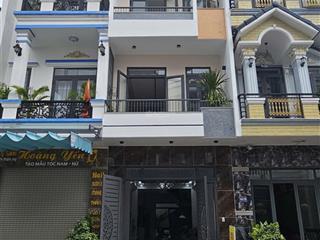 Nhà 3 tấm full nội thất cao cấp tỷ mĩ từng chi tiết trong kdc đồng bộ gần ngã tư miếu ông cù