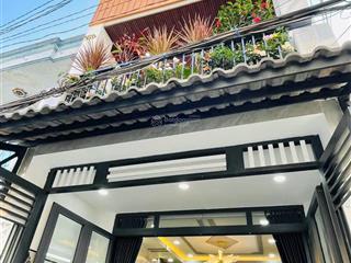 Bán gấp nhà hẻm 5m hẻm 656 cách mạng tháng 8, phường 11, quận 3 hđ thuê 15tr, giá 2tỷ900