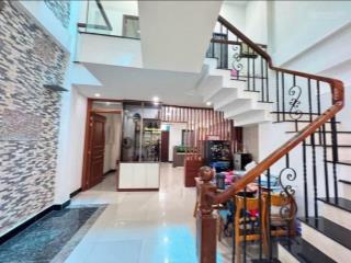 Nhà 3 tầng giá tốt, full nội thất nguyễn văn cừ hòa minh, chỉ 5. x tỷ