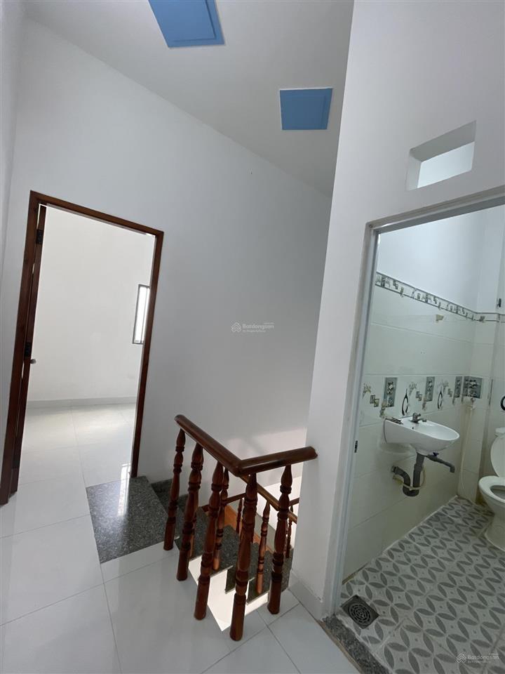 Nhà lầu 2 phòng ngủ cần bán gấp, giá 720tr