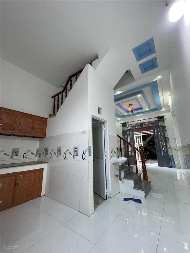 Nhà lầu 2 phòng ngủ cần bán gấp, giá 720tr