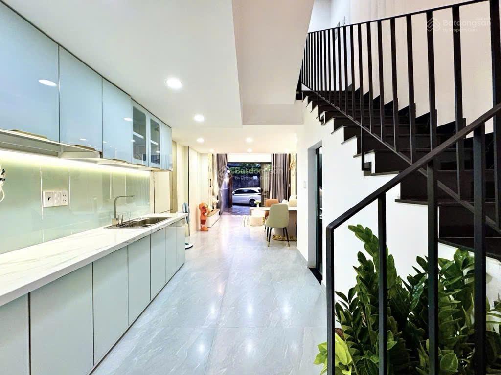 Siêu phẩm mặt tiền  trục phạm văn đồng  58 m2  5 tầng  9.15 tỷ