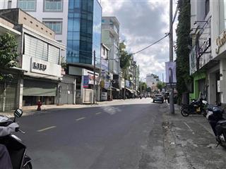 Nhà mặt phố ngay trung tâm, thuận tiện đi lại các quận