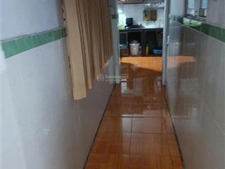 Căn nhà mặt tiền, giao thông thuận tiện, giá bình dân